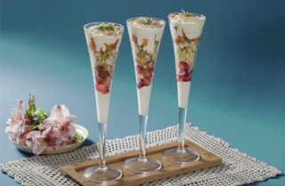 Trifle de frutas y chocolate